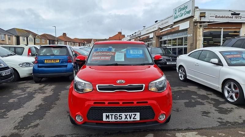 Red Used 2015 Kia Soul 2 SUV | £7,895 (Fair price) - Image 1/4