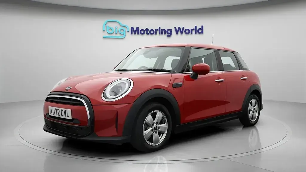 Begagnad Mini Cooper Classic 136 HK (100 kW) 2022 Röd Halvkombi