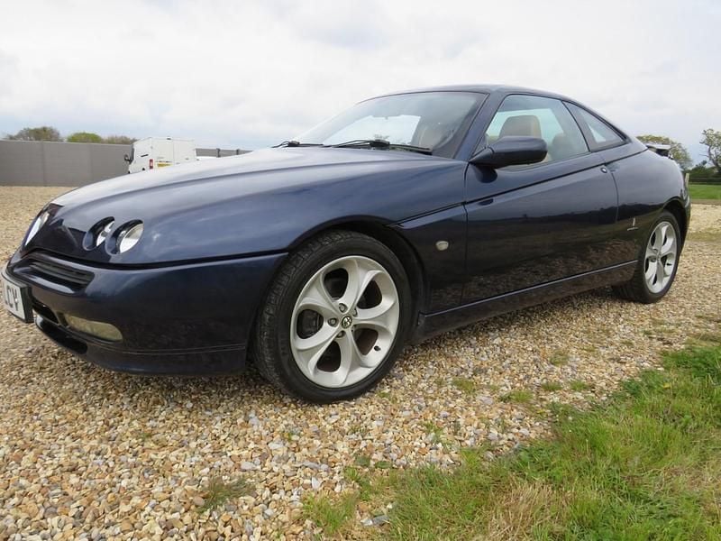 Used Alfa Romeo GTV Lusso 147 HP (108 kW) 2001 Blue Coupe