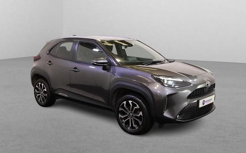 Used 2025 Toyota Yaris Hybrid Design Estate | £17,749 (Super price) - Image 1/4