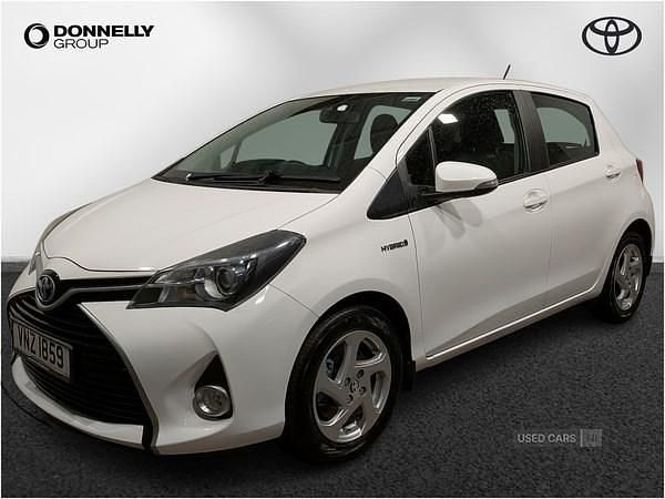 Used Toyota Yaris Hybrid 2015 White Hatchback