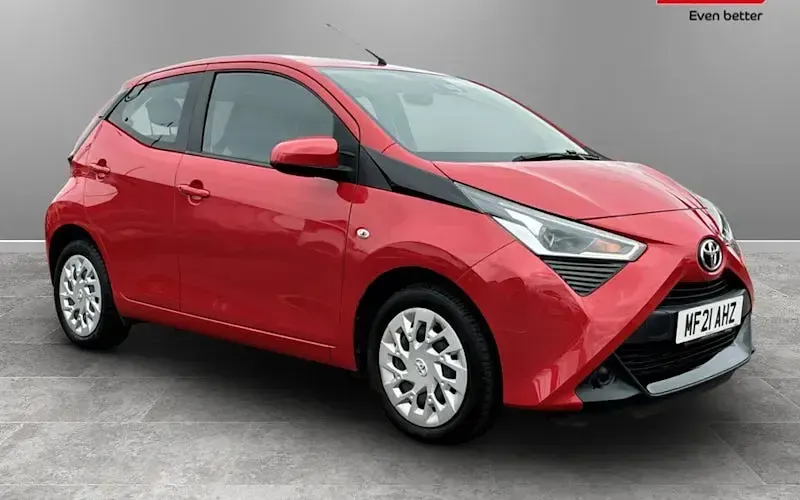 Used Toyota Aygo X-play 72 HP (52 kW) 2021 Hatchback
