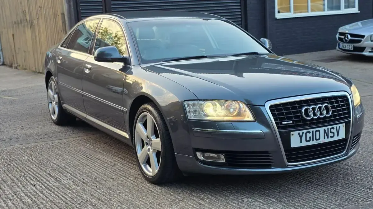 Begagnad Audi A8 Comfort 2010 Grå Sedan