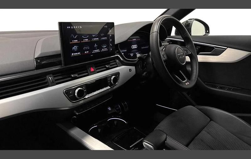 Used Audi A4 S-Line 200 HP (147 kW) 2024 Black Estate