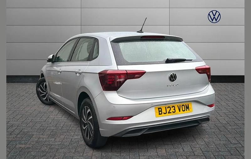 Begagnad VW Polo Life 95 HK (69 kW) 2023 Silver Halvkombi