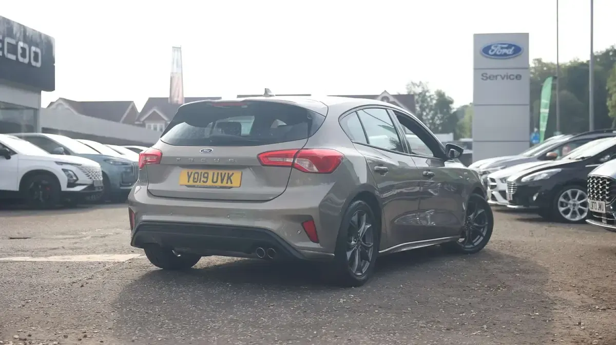 Used Ford Focus ST-Line 125 HP (91 kW) 2019 Silver Hatchback