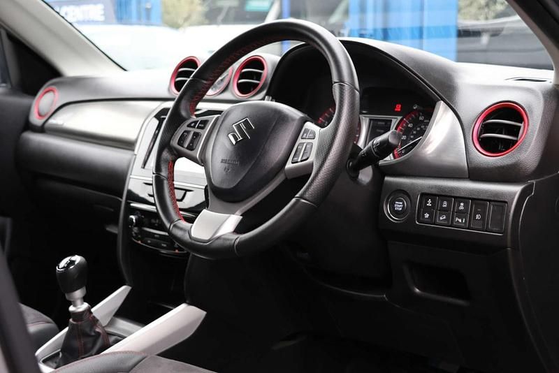 Used Suzuki Vitara 2017 Grey and black SUV