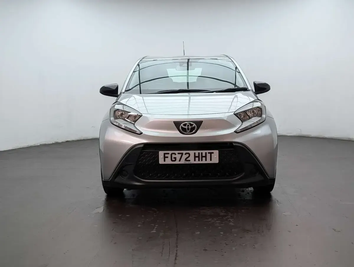 Used Toyota Aygo X X-pure 72 HP (52 kW) 2022 Silver SUV