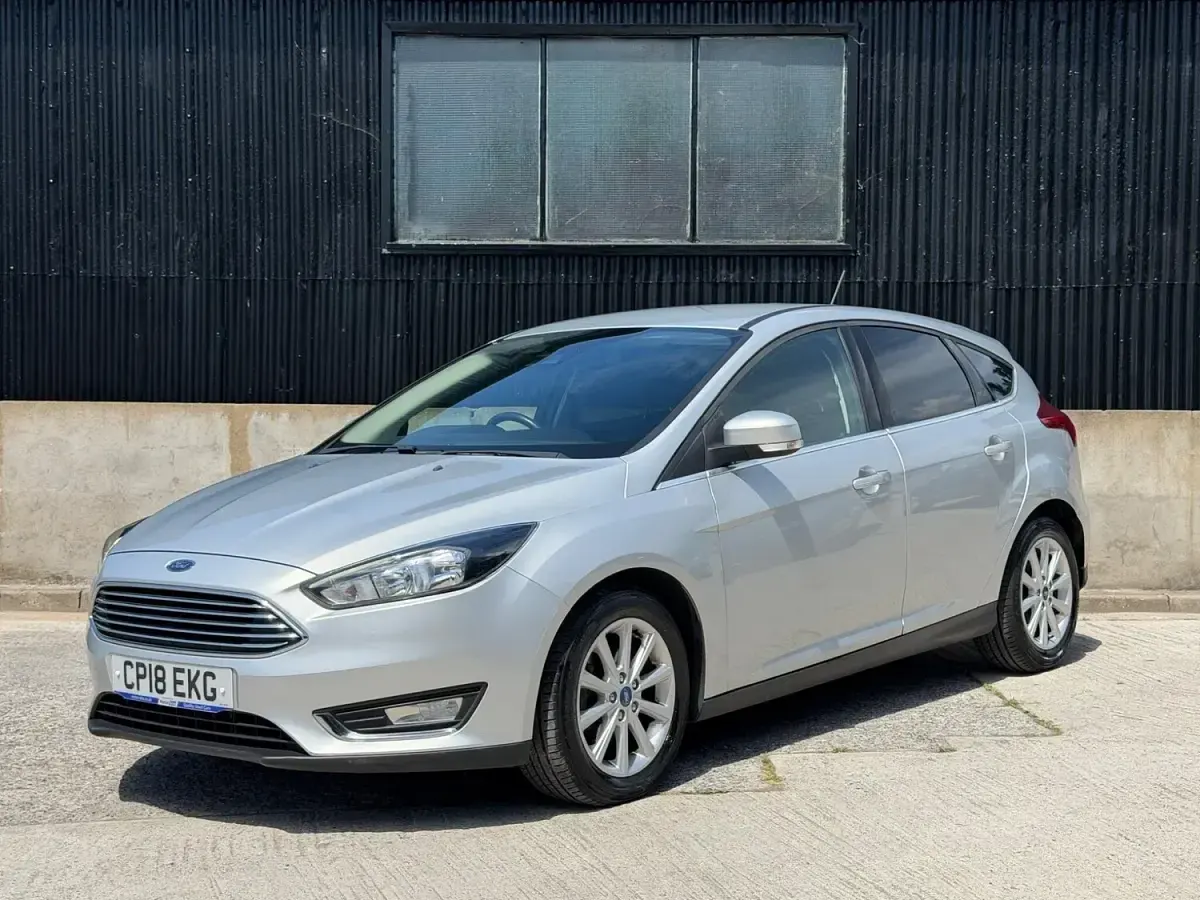 Used Ford Focus Titanium 125 HP (91 kW) 2018 Silver Hatchback
