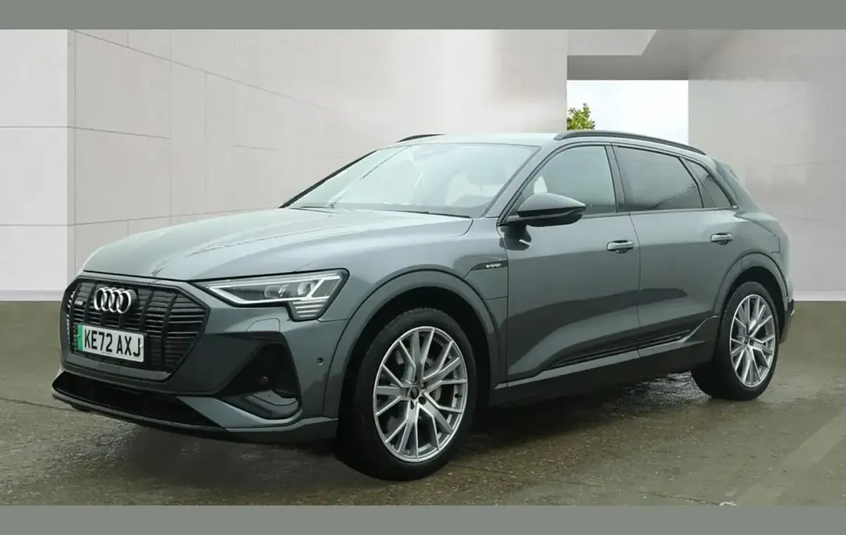 Usado Audi e-tron Black Edition 300 kW (408 HP) 2023 Cinzento SUV