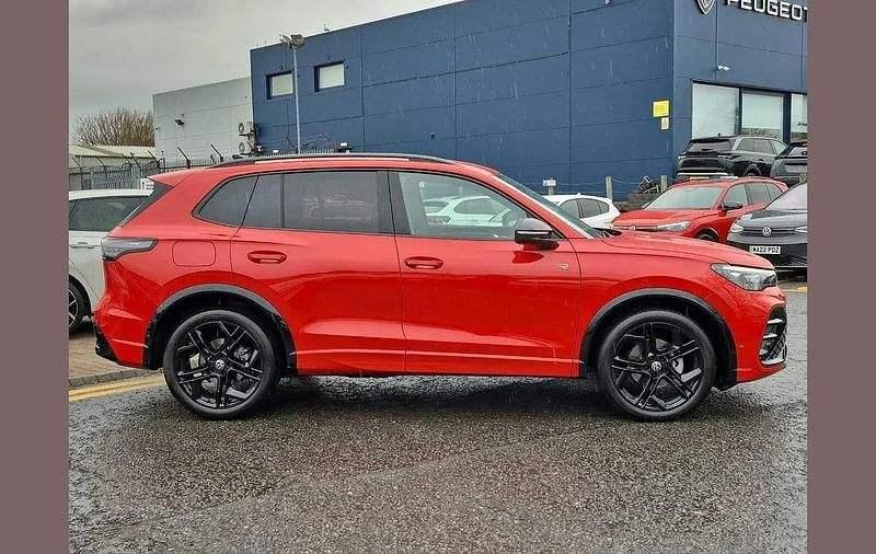 New VW Tiguan R-line 147 HP (108 kW) 2025 Red SUV