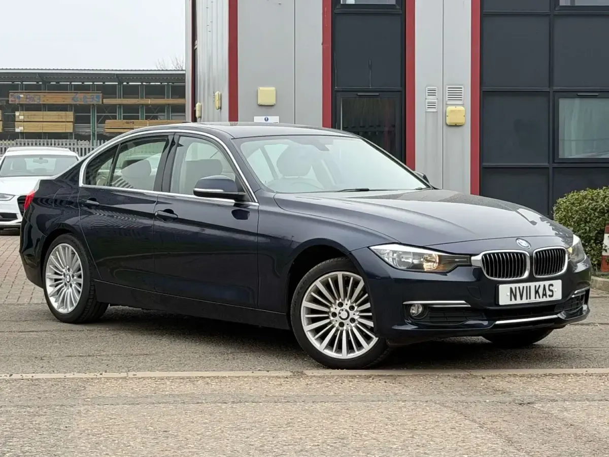Usado BMW 320 Luxury Line 2014 Azul Berlina