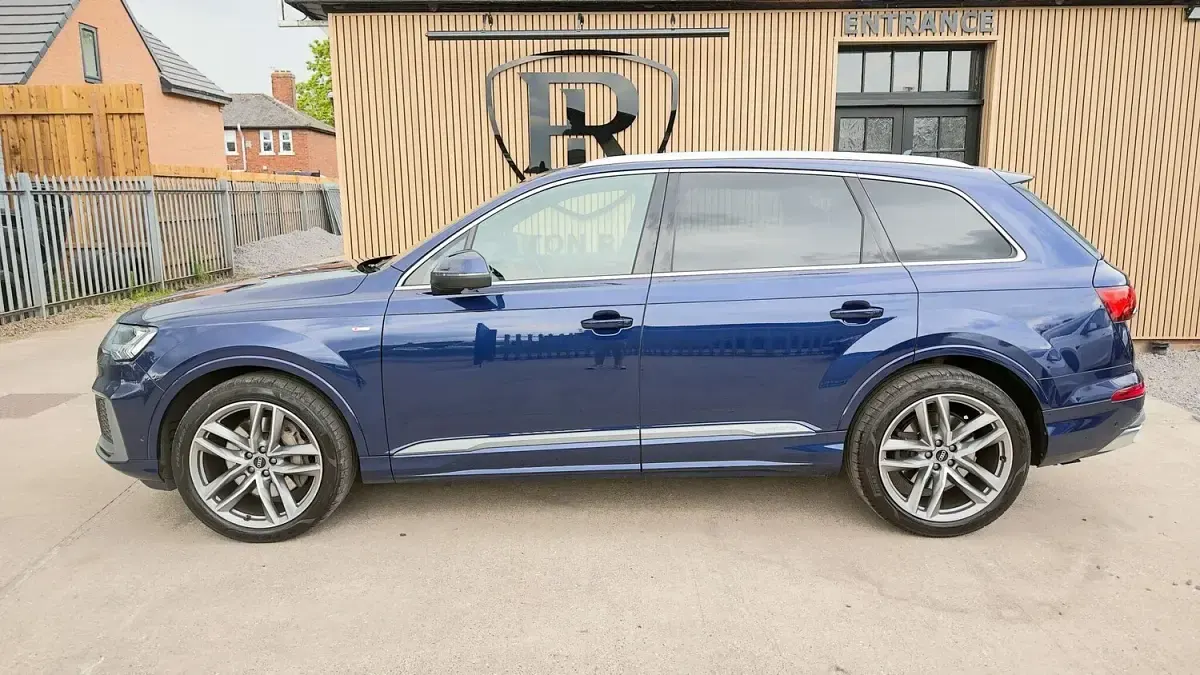 Used Audi Q7 S-Line 286 HP (210 kW) 2022 Blue SUV