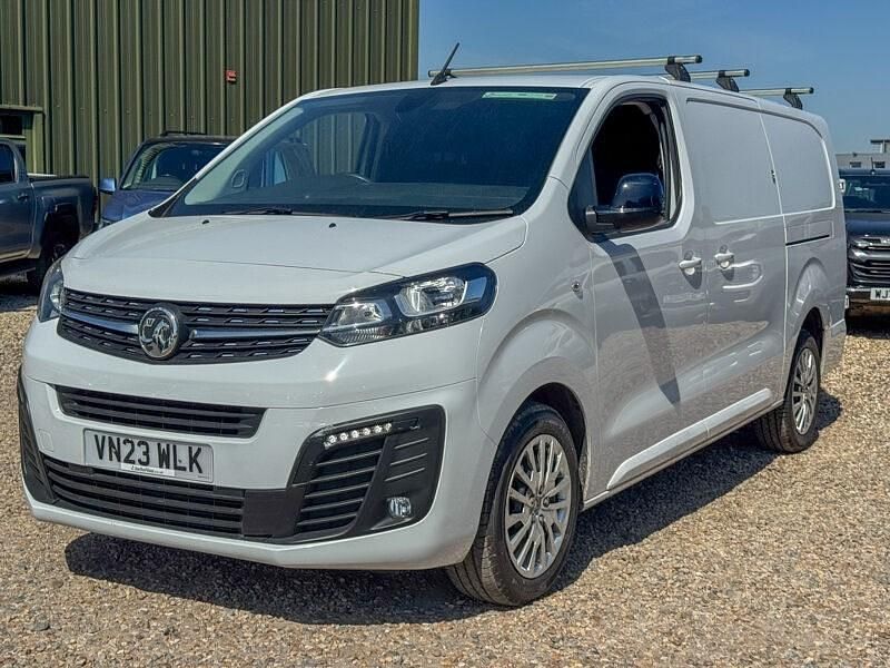 Used Vauxhall Vivaro 101 HP (74 kW) 2023 White MPV