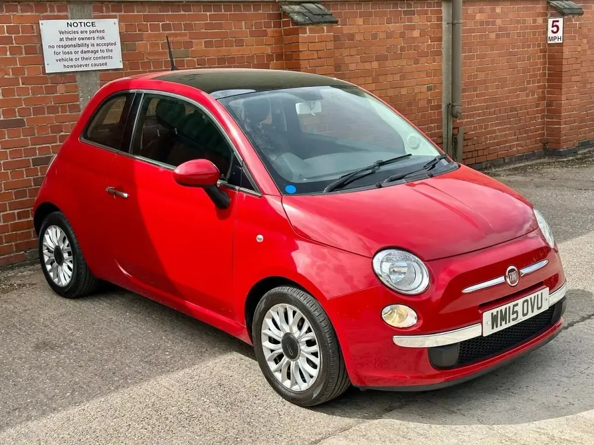 Usado Fiat 500 Lounge 69 HP (50 kW) 2015 Vermelho Citadino
