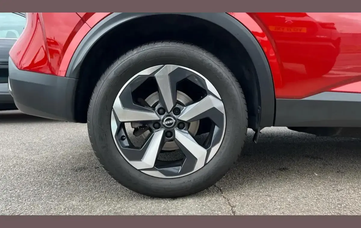 Used Nissan Qashqai N-Connecta 138 HP (101 kW) 2022 Red SUV