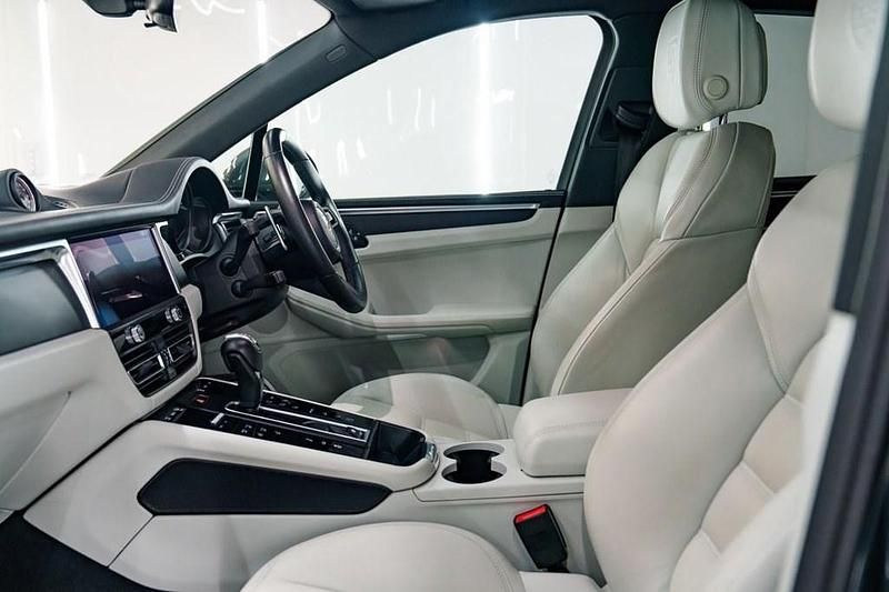 Used Porsche Macan 265 HP (194 kW) 2023 Grey SUV