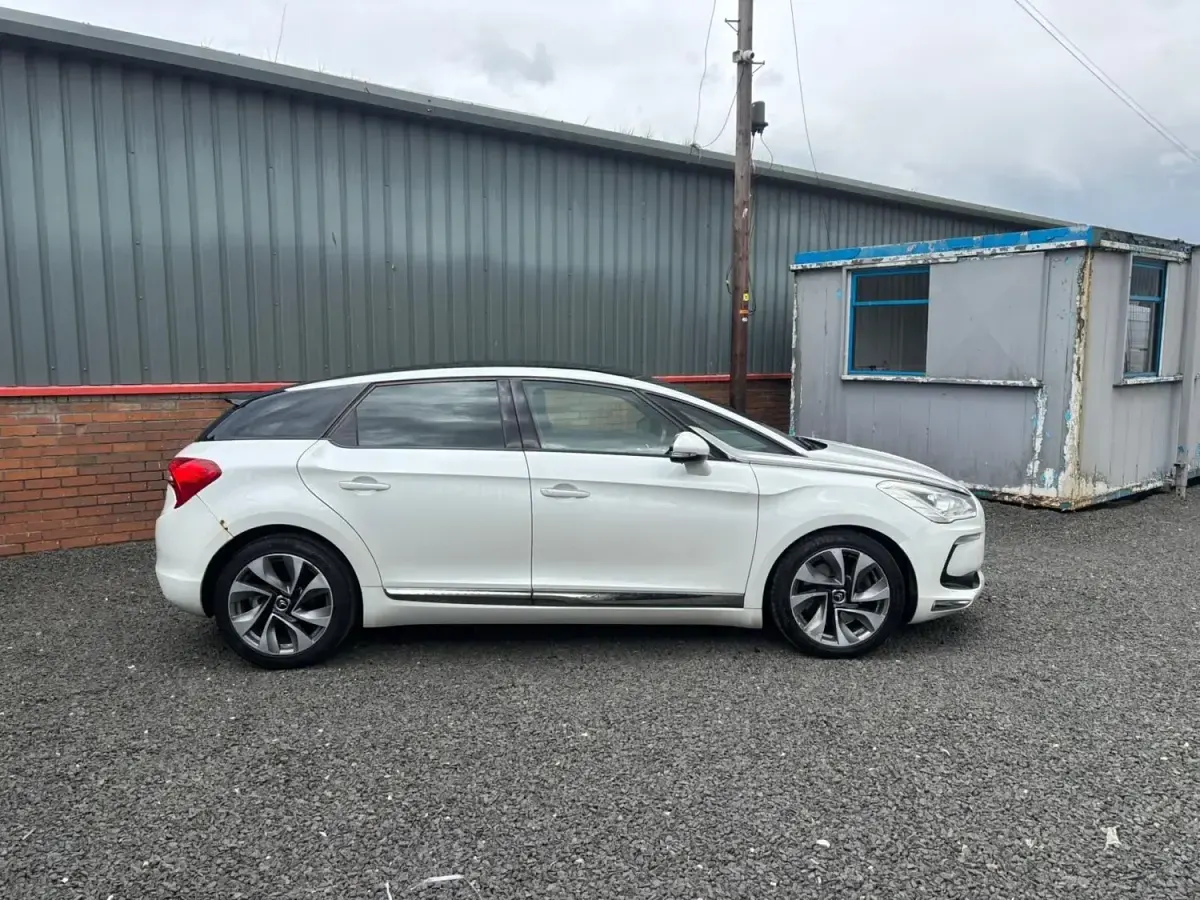 Usado Citroën DS5 2013 Blanco Utilitario