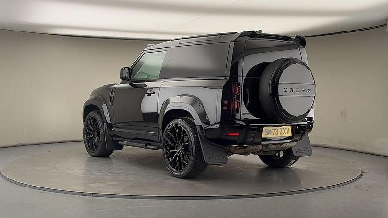 Used Land Rover Defender SE 250 HP (183 kW) 2023 Santorini black SUV