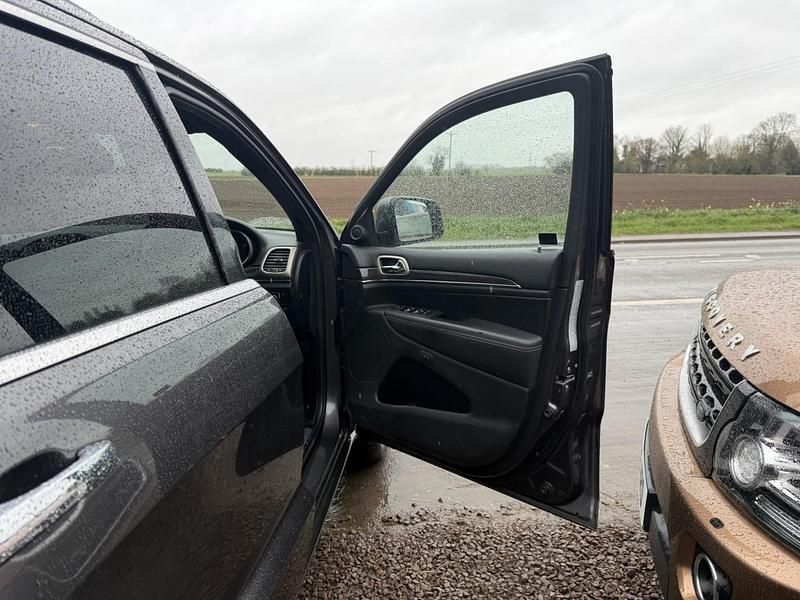 Used Jeep Grand Cherokee Overland 243 HP (178 kW) 2015 Grey SUV