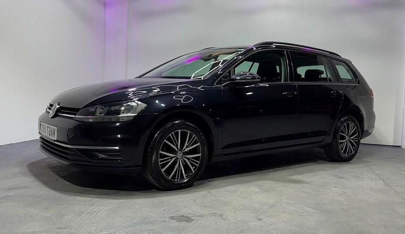Used VW Golf VII SE 115 HP (84 kW) 2017 Black Estate