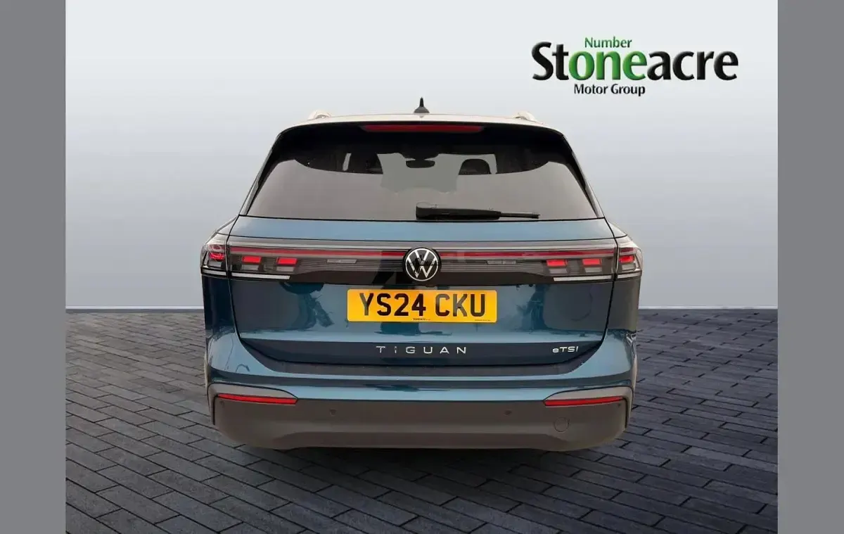 Begagnad VW Tiguan Match 147 HK (108 kW) 2024 Blå SUV