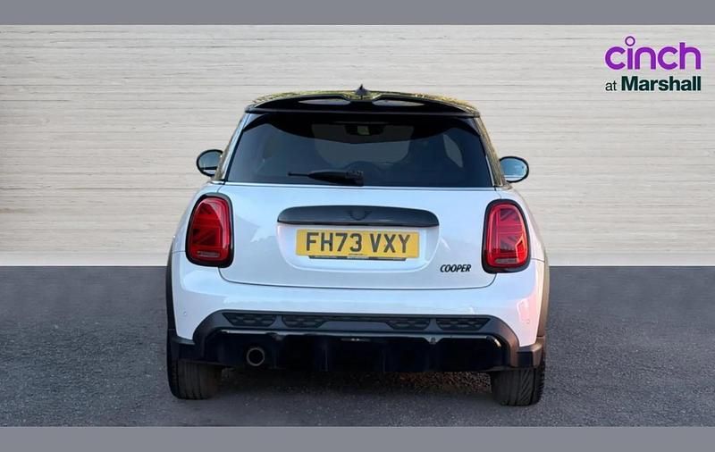 Usado Mini Cooper Premium 134 HP (98 kW) 2024 Branco Citadino