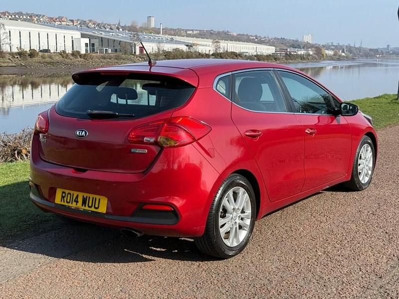 Used Kia Ceed 133 HP (97 kW) 2014 Red Hatchback