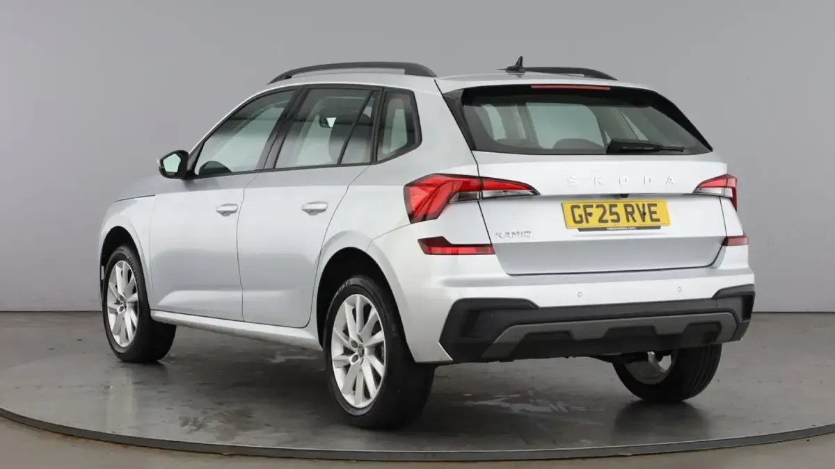 Usado Skoda Kamiq SE 94 HP (69 kW) 2025 Prateado SUV
