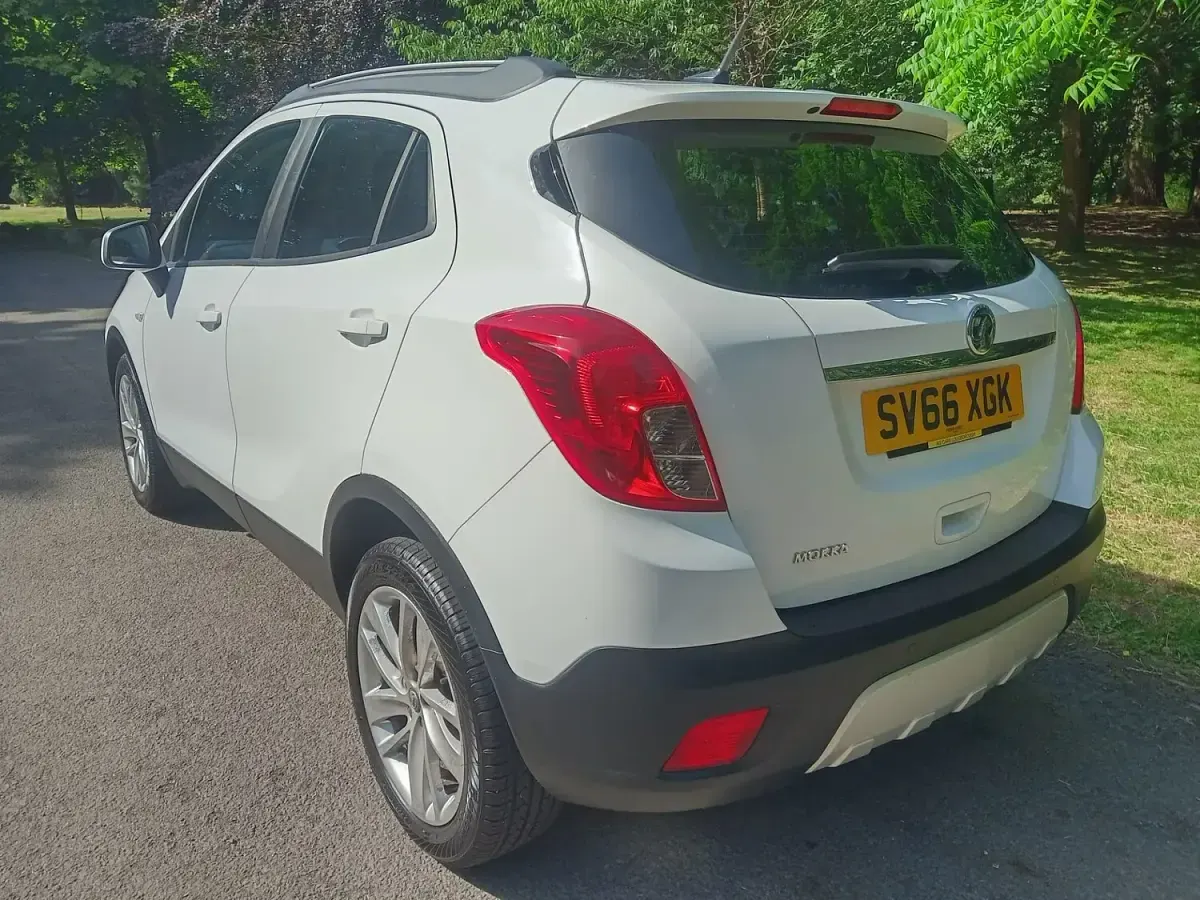 Used Vauxhall Mokka 115 HP (84 kW) 2016 White SUV