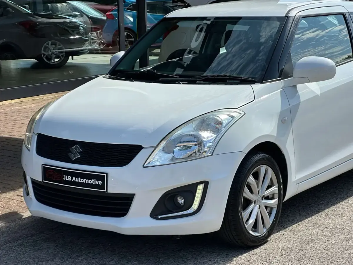 Used Suzuki Swift SZ3 94 HP (69 kW) 2015 White Hatchback