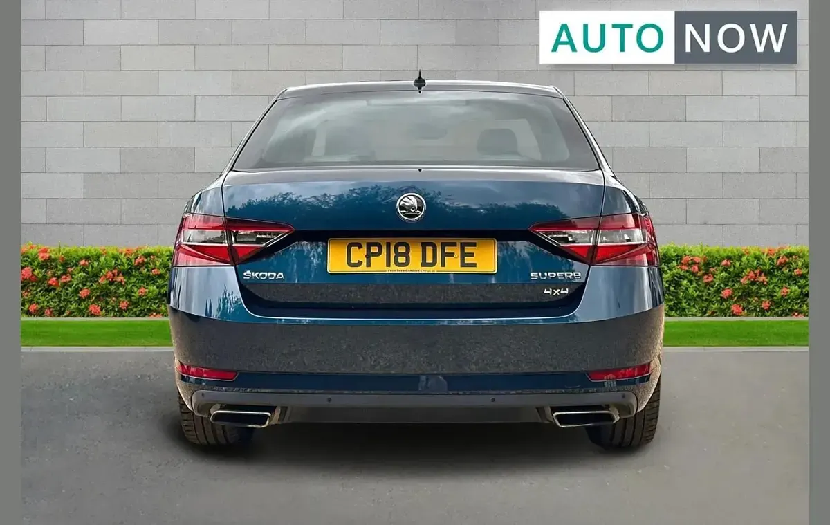 Used Skoda Superb 276 HP (202 kW) 2018 Blue Hatchback