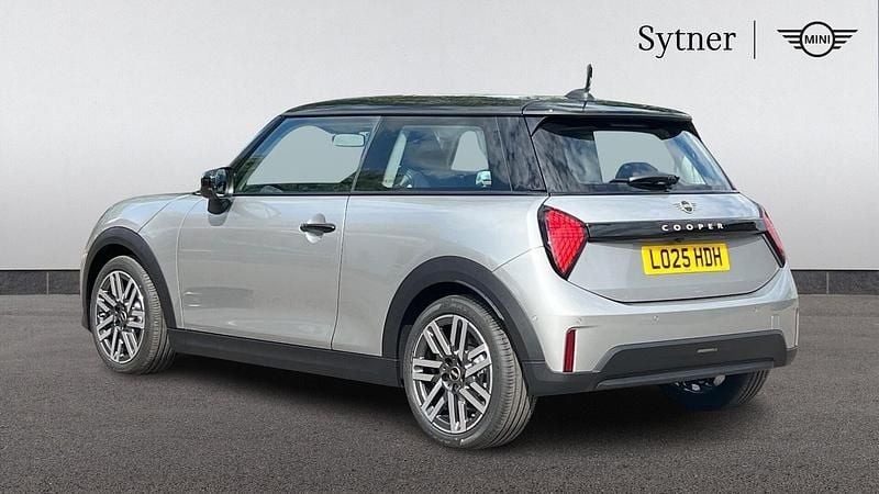 Usado Mini Cooper Hatch 113 kW (154 HP) 2025 Prateado Citadino