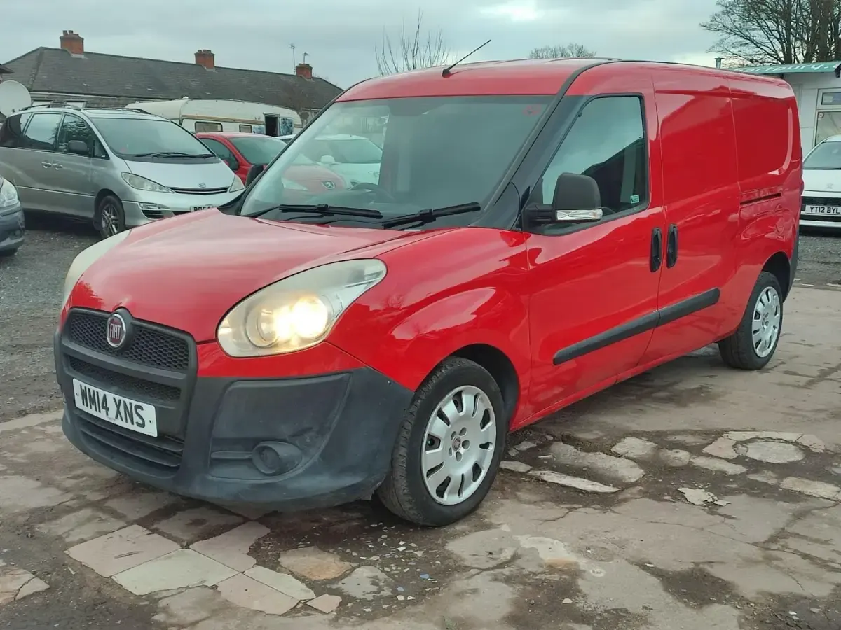 Używany Fiat Doblò 2014 Czerwony Minivan