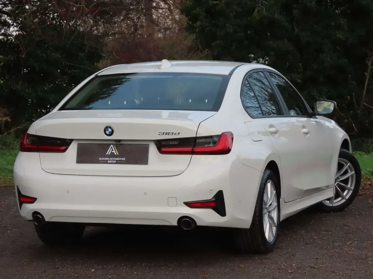 Used BMW 318 Comfort Edition 2019 White Sedan