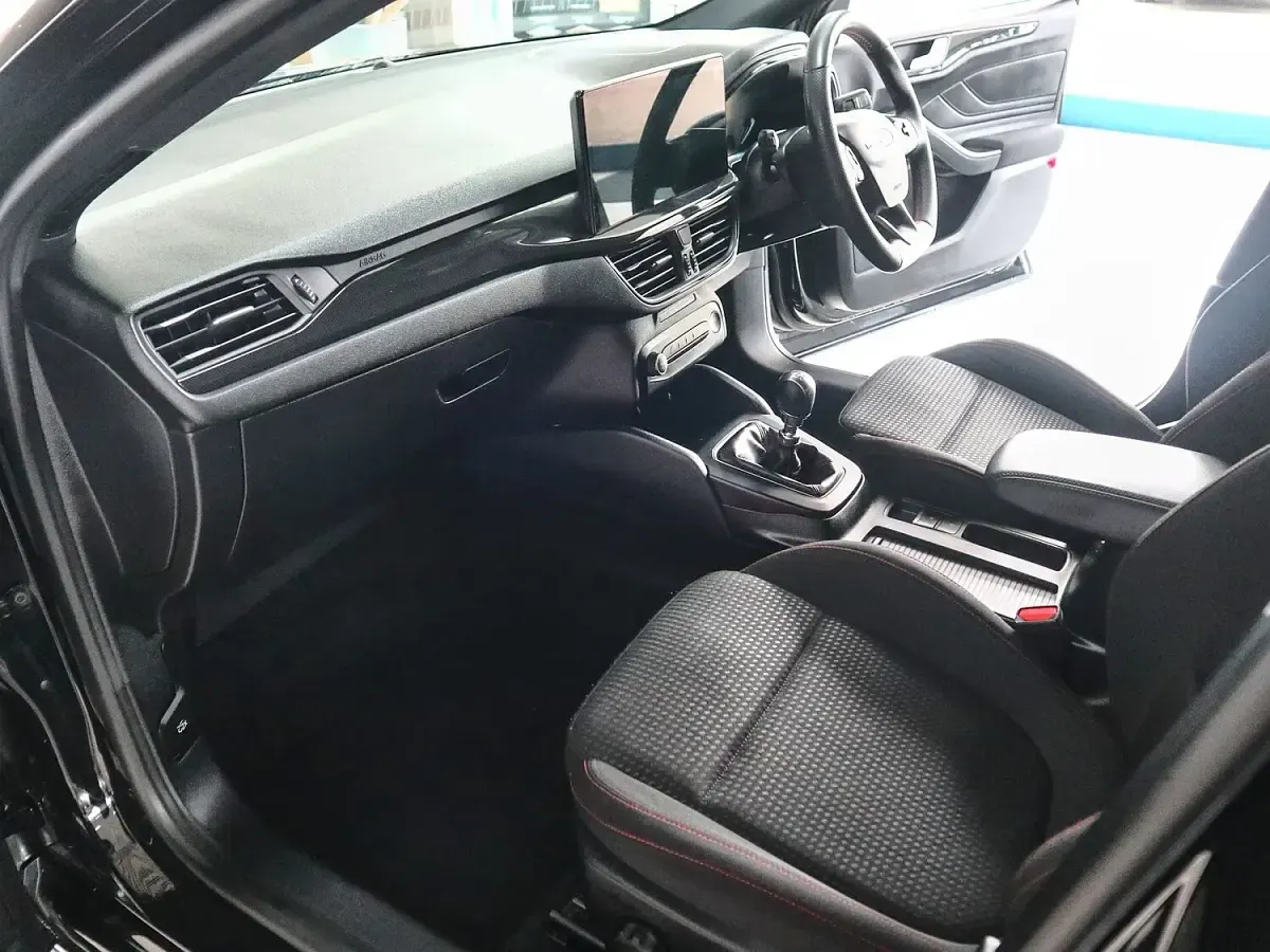 Used Ford Focus ST-Line 2023 Agate black Hatchback