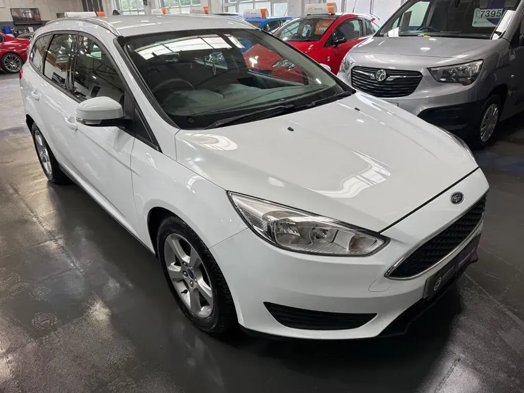 Used Ford Focus Style 120 HP (88 kW) 2016 White Estate