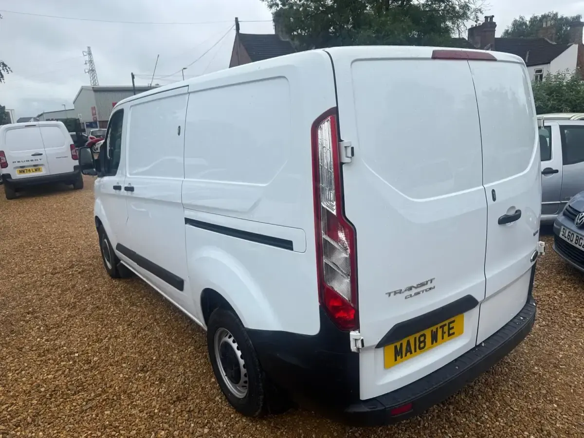 Used Ford Transit Custom 105 HP (77 kW) 2018 White Van