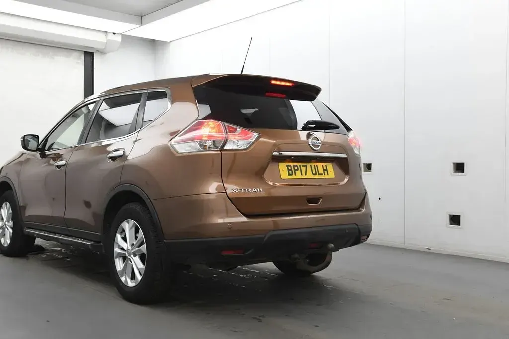 Used Nissan X-Trail Acenta 130 HP (95 kW) 2017 Orange SUV