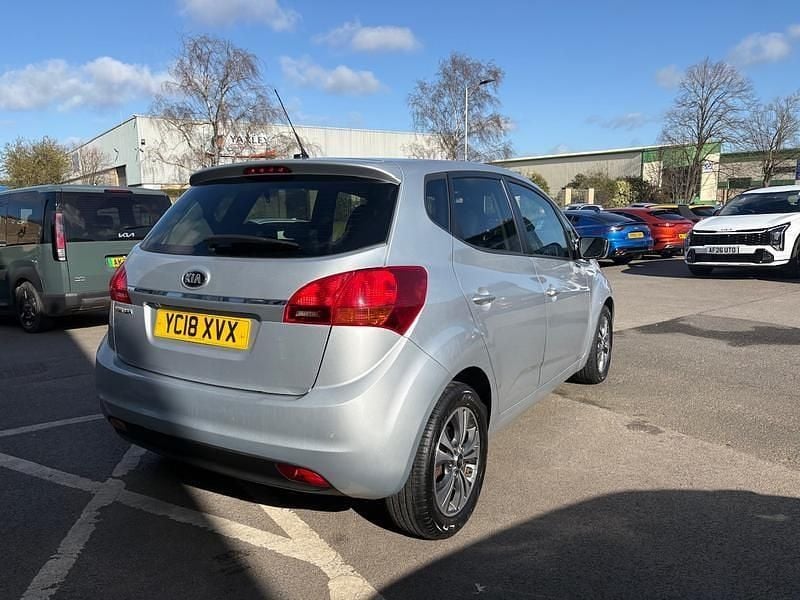 Second-hand Kia Venga 125 CP (91 kW) 2018 Argintiu Hatchback