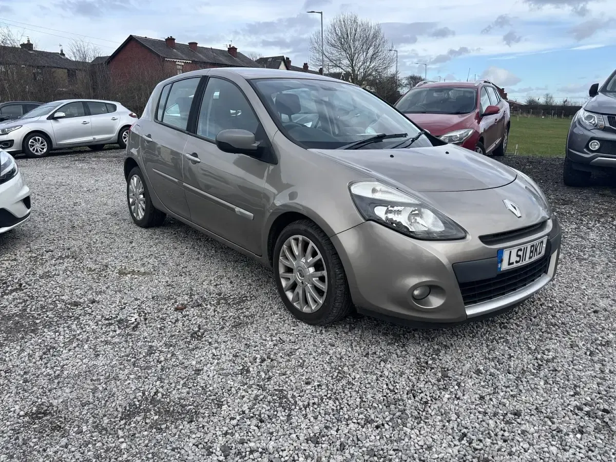 Used Renault Clio Dynamique 2011 Beige Hatchback