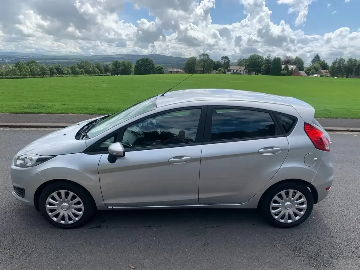 Used Ford Fiesta Style 75 HP (55 kW) 2013 Silver Hatchback