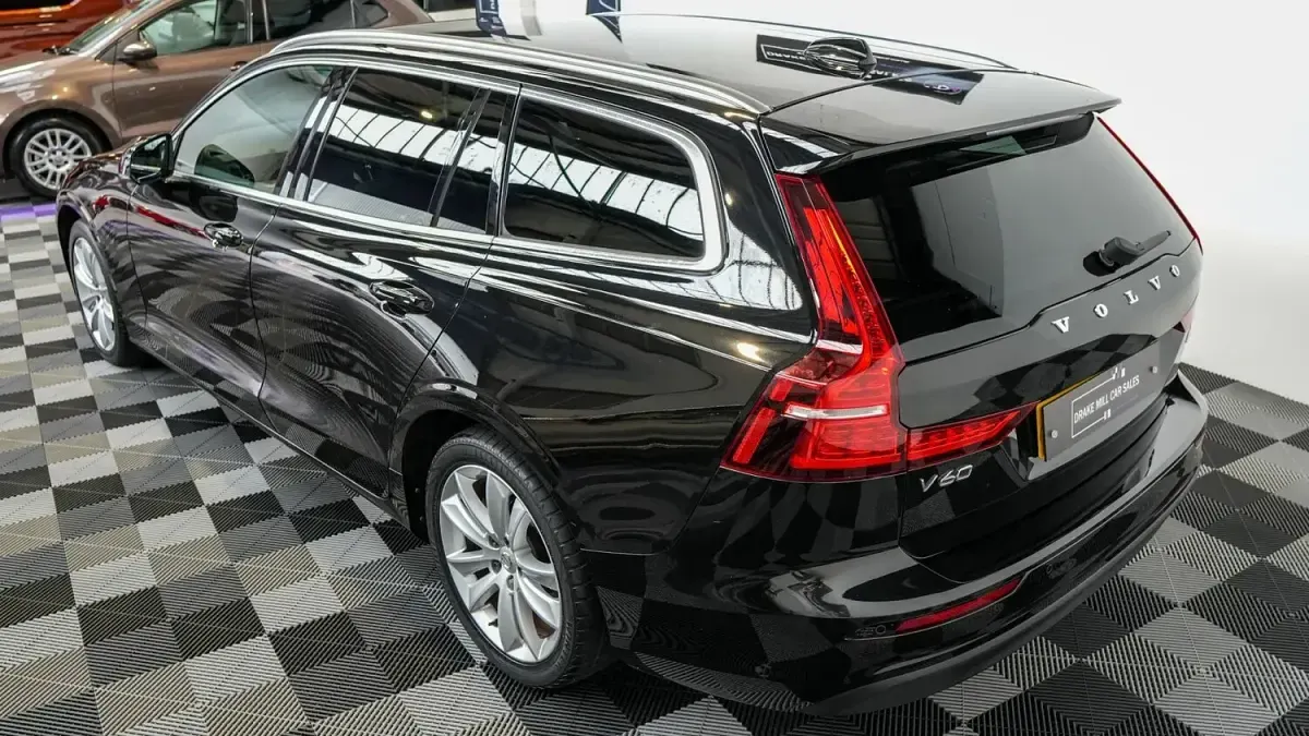 Used Volvo V60 Momentum 150 HP (110 kW) 2019 Black Estate