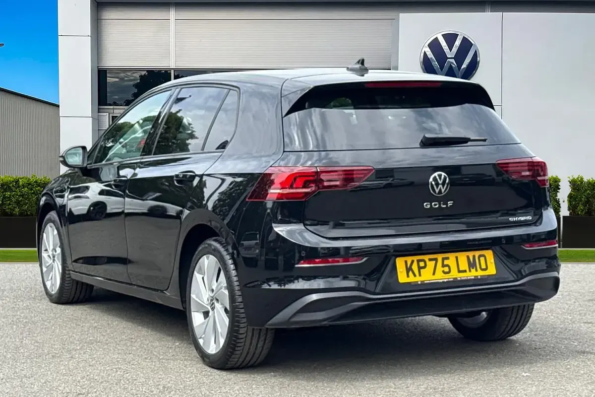 New VW Golf VIII Match 204 HP (150 kW) 2025 Black Hatchback