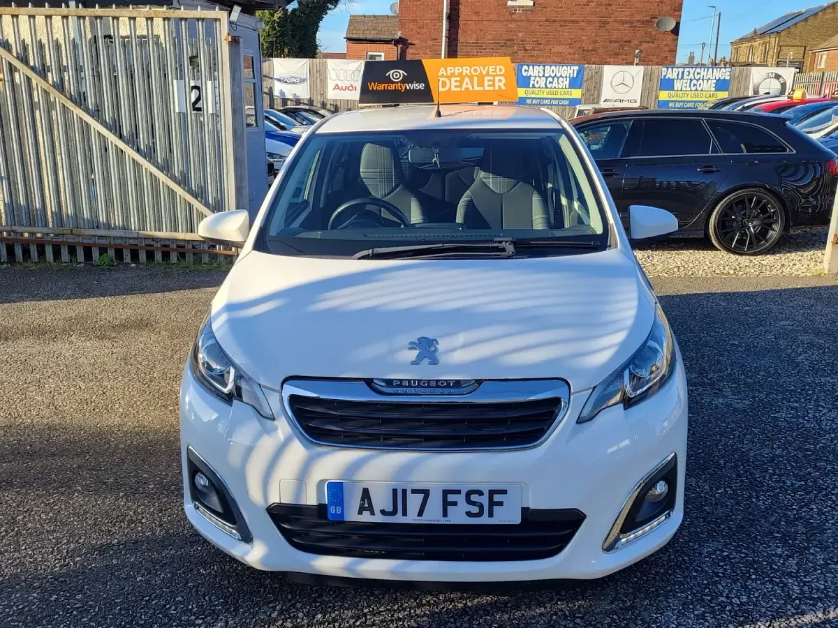 Used Peugeot 108 Allure 82 HP (60 kW) 2017 White Hatchback