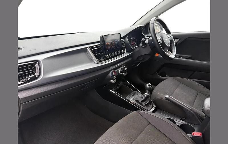 Used Kia Rio 84 HP (61 kW) 2022 White Hatchback