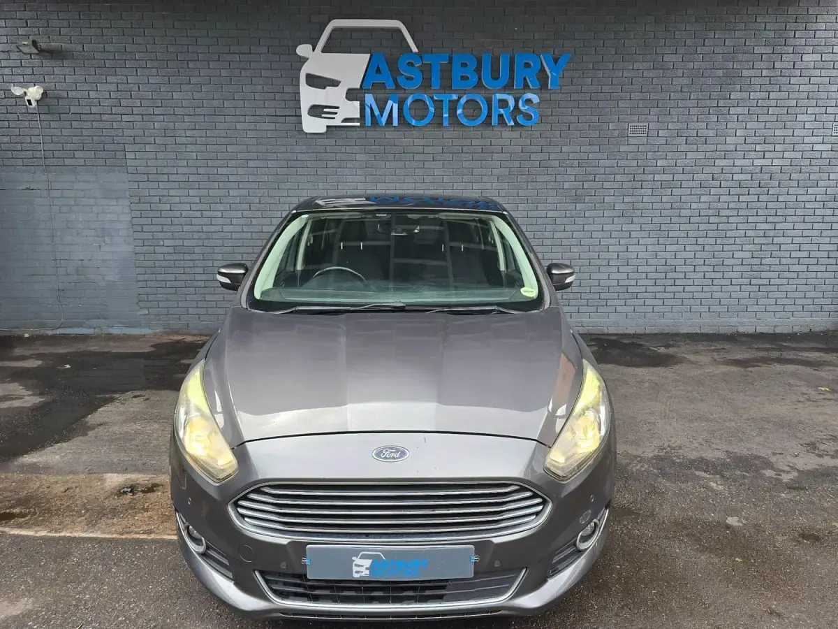 Begagnad Ford S-MAX Titanium 2016 Grå Minibuss