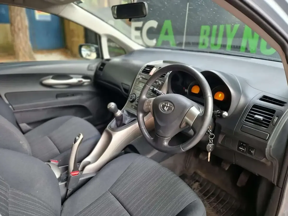 Used Toyota Auris 122 HP (89 kW) 2007 Blue Hatchback