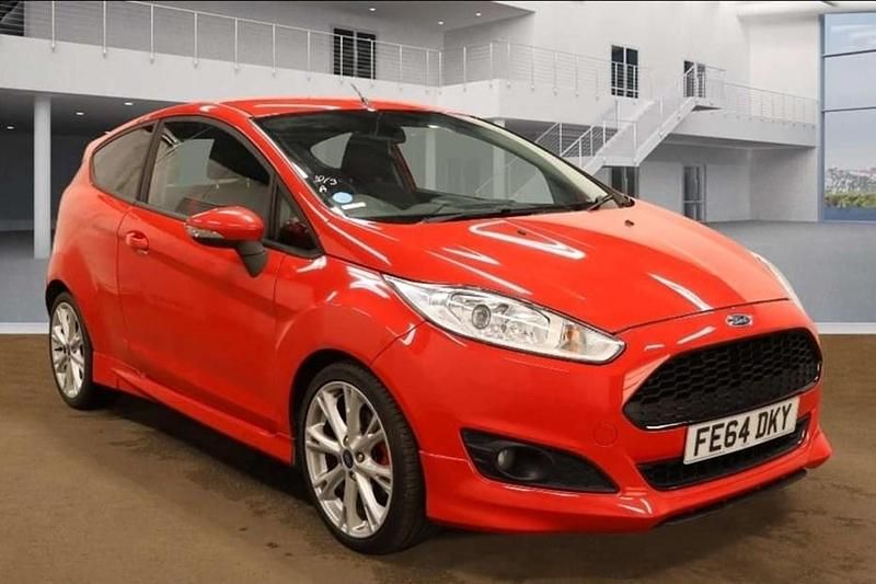 Used Ford Fiesta Zetec 125 HP (91 kW) 2014 Red Hatchback