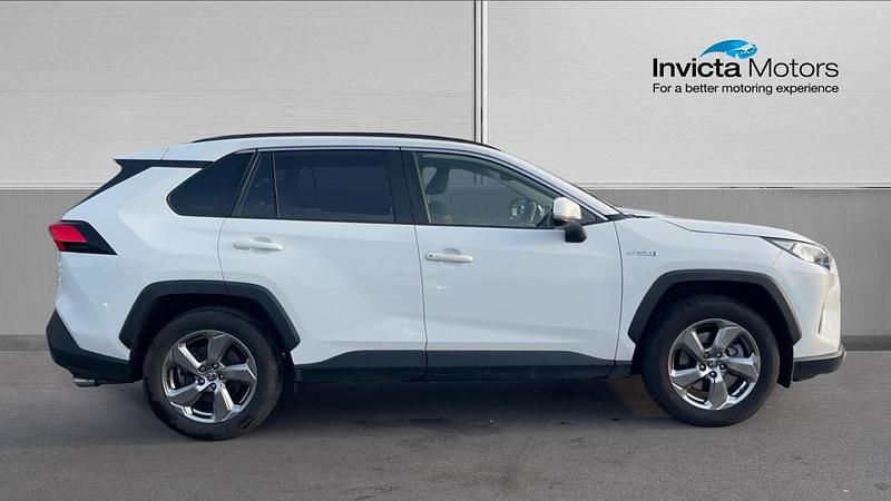 Used Toyota RAV4 Design 2019 White SUV